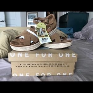 Adorable Toms Wedges. Brand new
